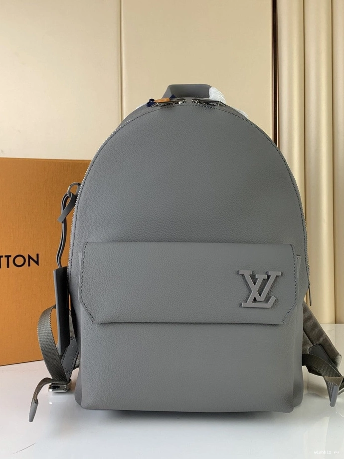 WIS LOUIS VUITTON BACKPACK TAKEOFF 0820